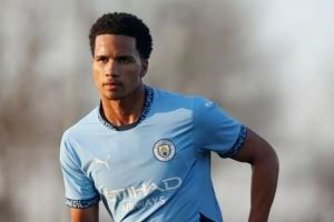 罗马诺：拜仁、阿贾克斯有意17岁中场穆卡萨，曼城对球员充满信心