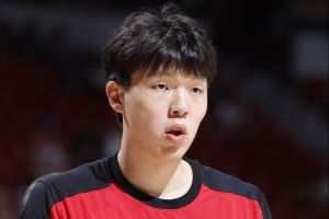 杨瀚森：夏联到季前赛再到常规赛 一步一个台阶 还有很多要提高的