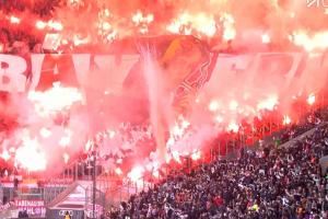 🔥震撼!拜仁远征球迷赛前亮出TIFO,并燃放烟花点燃看台