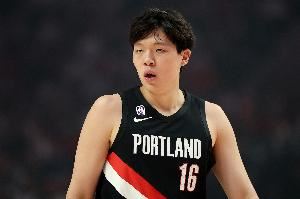 今天机会更多！杨瀚森首节登场4分20秒 罚球2中2得2分1前场篮板！